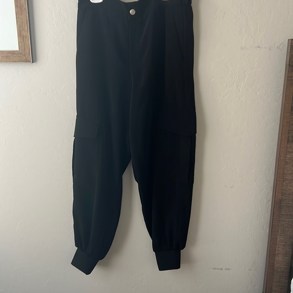 Zara Cargo joggers in lightweight material